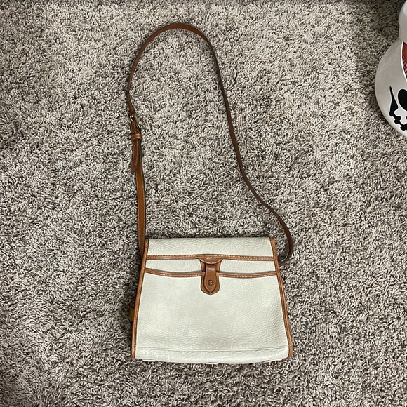 (SOLD) Vintage Dooney & Bourke Crossbody - Picture 7 of 11